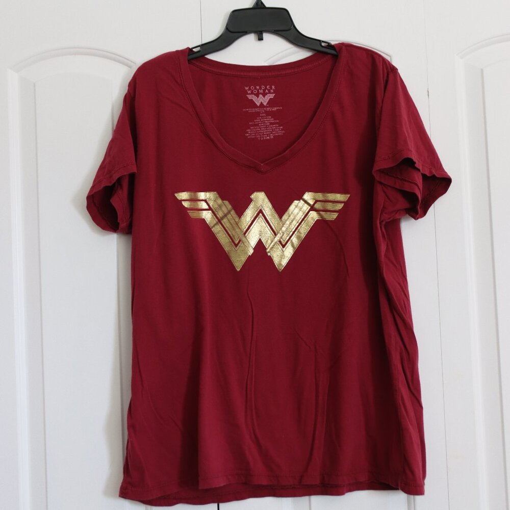 Wonder Woman Burgundy and Gold Tee Size XXXL 100% Cotton